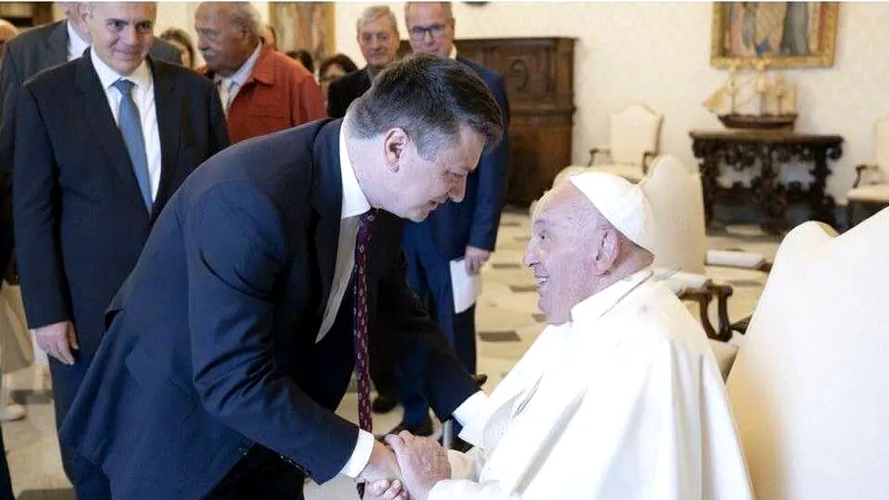 PAPA FRANCISC l-a primit la Vatican pe Ionuț VULPESCU. „Valorile creștine au fost AMENINȚATE în ultimii ani de o formă particulară de ostracizare”