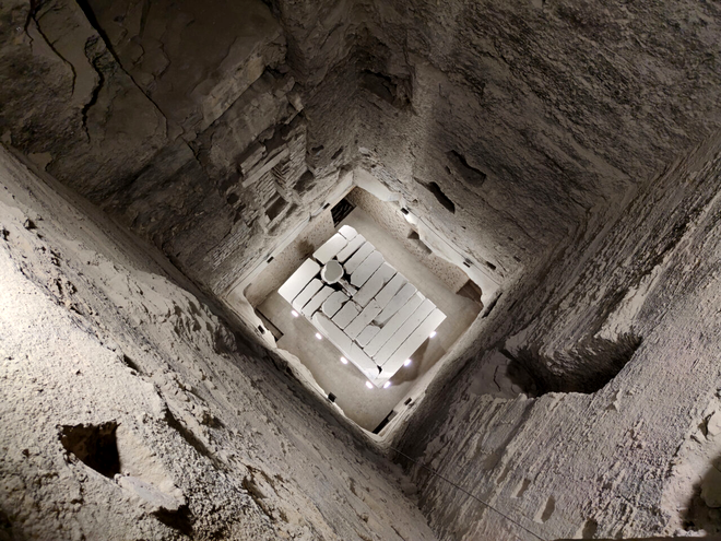 Vedere de sus a criptei antice din interiorul Marii piramide în trepte a lui Djoser, Saqqara. Sursa Foto: Shutterstock 