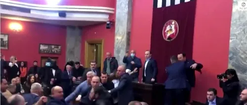 VIDEO | Parlamentarii din Georgia s-au luat la BĂTAIE, în timpul unor dezbateri. De la ce a plecat scandalul