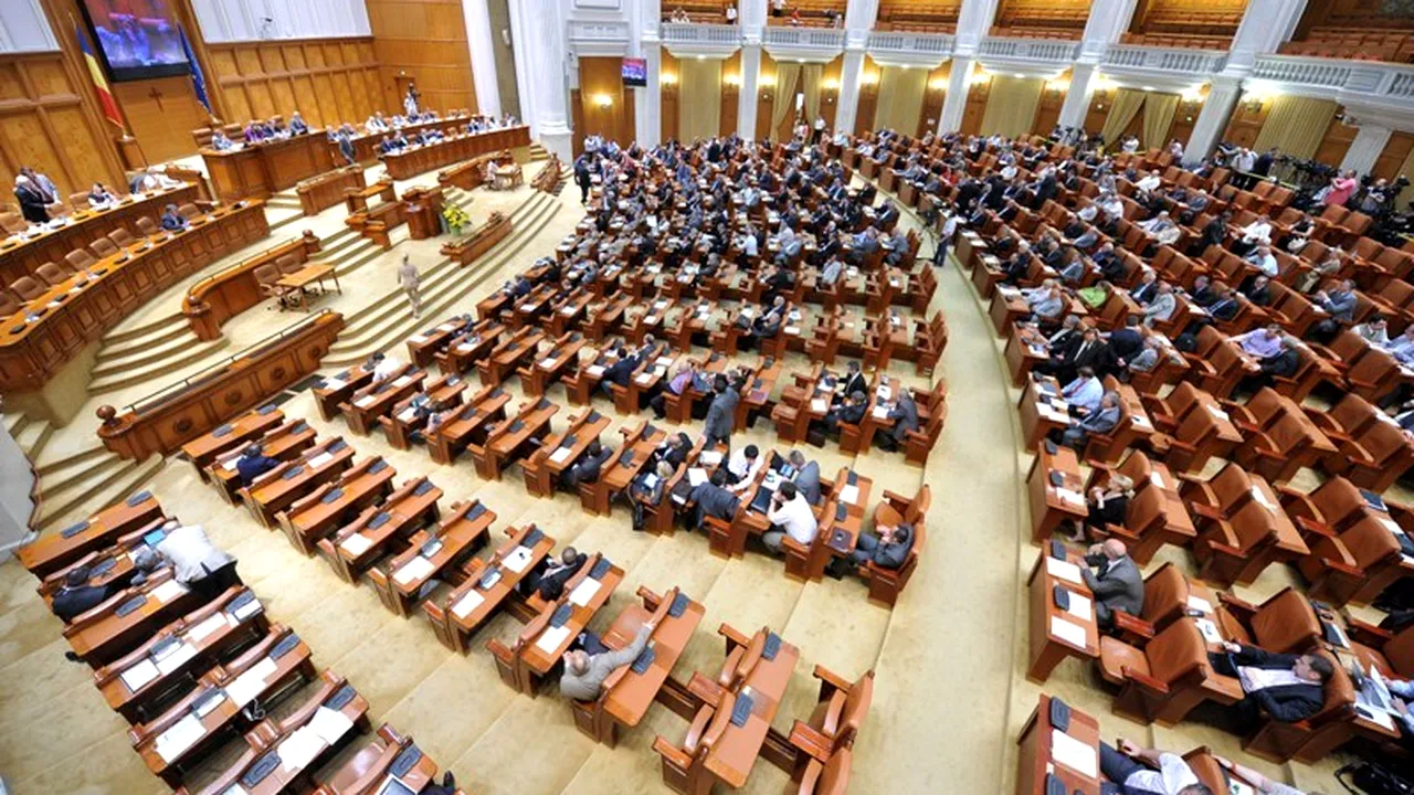 Câți doctori sunt în Parlament. LISTA COMPLETĂ a parlamentarilor cu doctorat sau doctoranzi