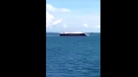 Peste 50 de persoane, salvate de la bordul unui feribot care s-a scufundat în Bali