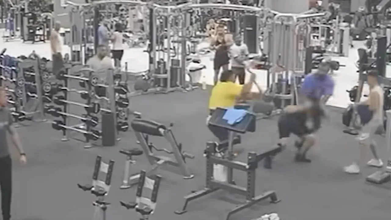 Conflict SÂNGEROS într-o sală de sport din Timișoara: Cunoscut luptător de kickboxing, înjunghiat / Totul a pornit de la glume făcute pe TikTok