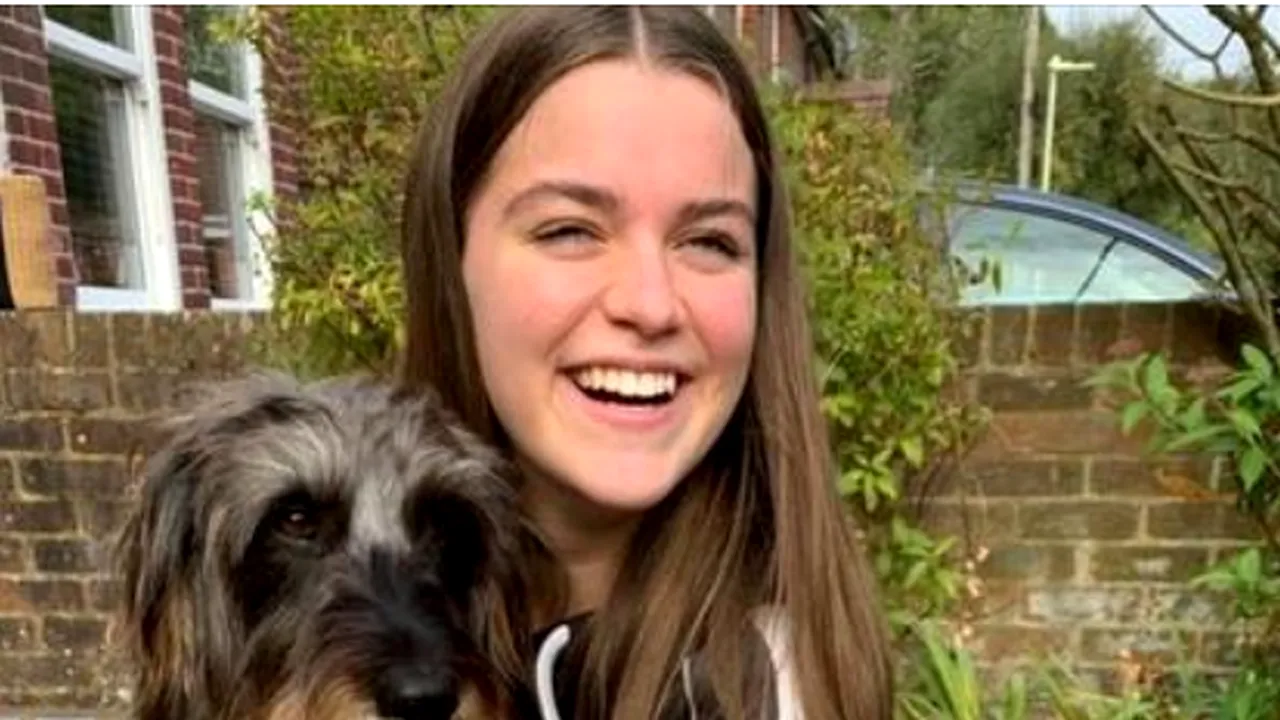 O tânără de 20 de ani a murit la spital, „în țipete de durere”, iar medicii au crezut că se „ALINTĂ”: „S-a aflat într-o agonie absolută”