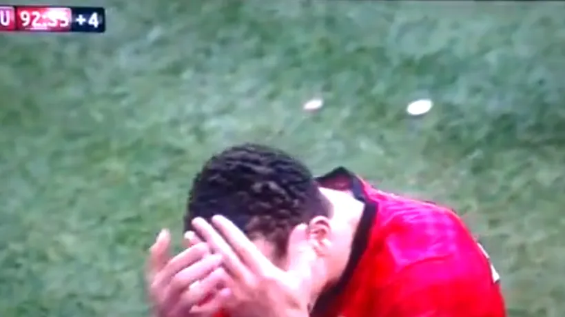 VIDEO - Rio Ferdinand a fost lovit la față de o monedă aruncată din tribună la meciul cu Manchester City