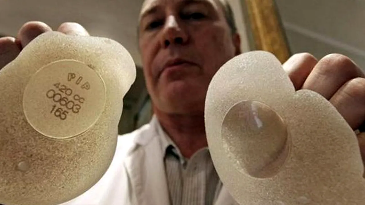 Abia a născut, dar strânge bani pentru silicoanele fetiței