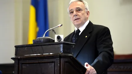 Guvernatorul Mugur Isărescu: Contactul direct dintre bancher și client este esențial, fără intermedierea tehnologiei moderne