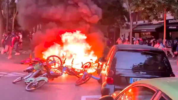 Haos pe străzile din Parisului după ce PSG a câștigat trofeul Champions League: un mort și 780 de arestări în Franța