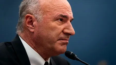 Un mare om de AFACERI dezvăluie două moduri „stupide” în care oamenii își cheltuie banii. „Dacă o faci zilnic, sunt foarte mulți bani”