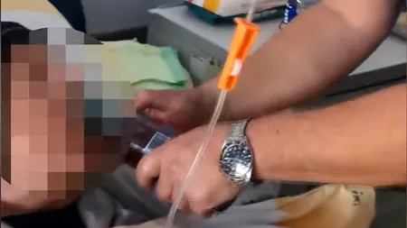 Scene revoltătoare la un spital din Reşiţa! Pacienții sunt nevoiți să își facă singuri curat în saloane. Care este motivul