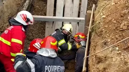 Muncitor prins sub un mal de pământ, în Argeș. Pompierii l-au transportat la spital