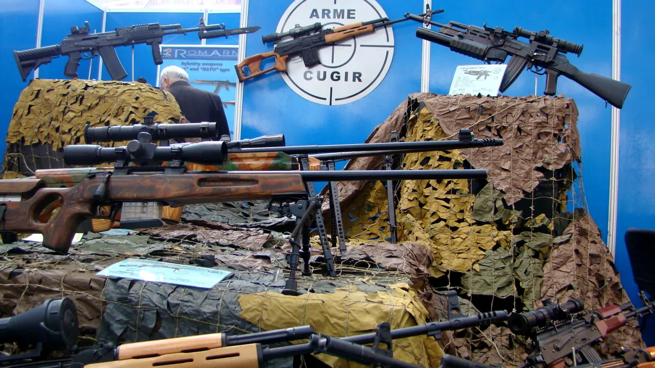 România, jucător pe piața de ARMAMENT. Anunțul ministrului Economiei: „România investește în fabricile de producție a muniției de război”