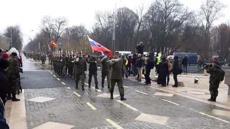 Repetiții pentru parada de 1 Decembrie. Câți militari vor trece pe sub Arcul de Triumf de Ziua Națională