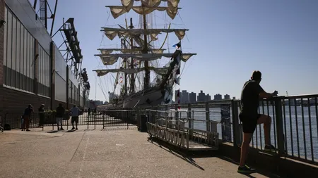 Momentul IMPACTULUI navei-școală 