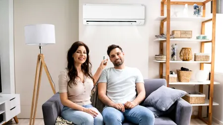 Orașul din Europa care INTERZICE aerul condiționat în locuințe deși afară sunt peste 40°C. Vecinii „se toarnă” între ei. Poliția ridică dronele