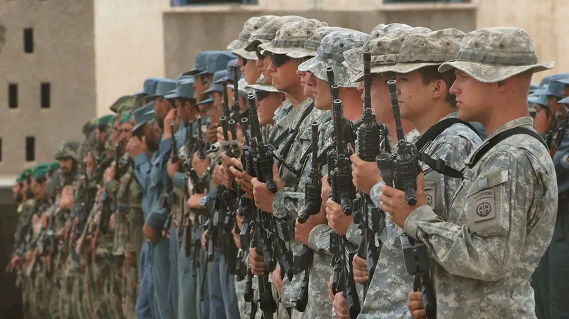 Patruzeci și patru de militari afgani au fugit din baze militare din SUA ca să muncească la negru
