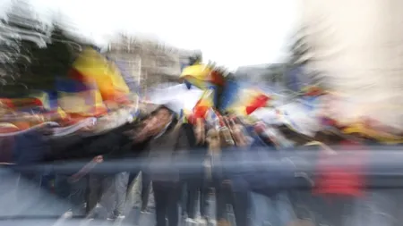 Protestatarii din Piața Victoriei l-au luat în „colimator” pe Florin Cîțu. „Corupția ucide”: „Săvârșește un abuz de putere, la fel ca Liviu Dragnea”