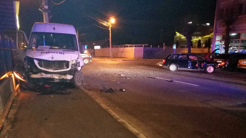 Accident rutier în Sibiu între un microbuz și un autoturism. O persoană au fost rănită