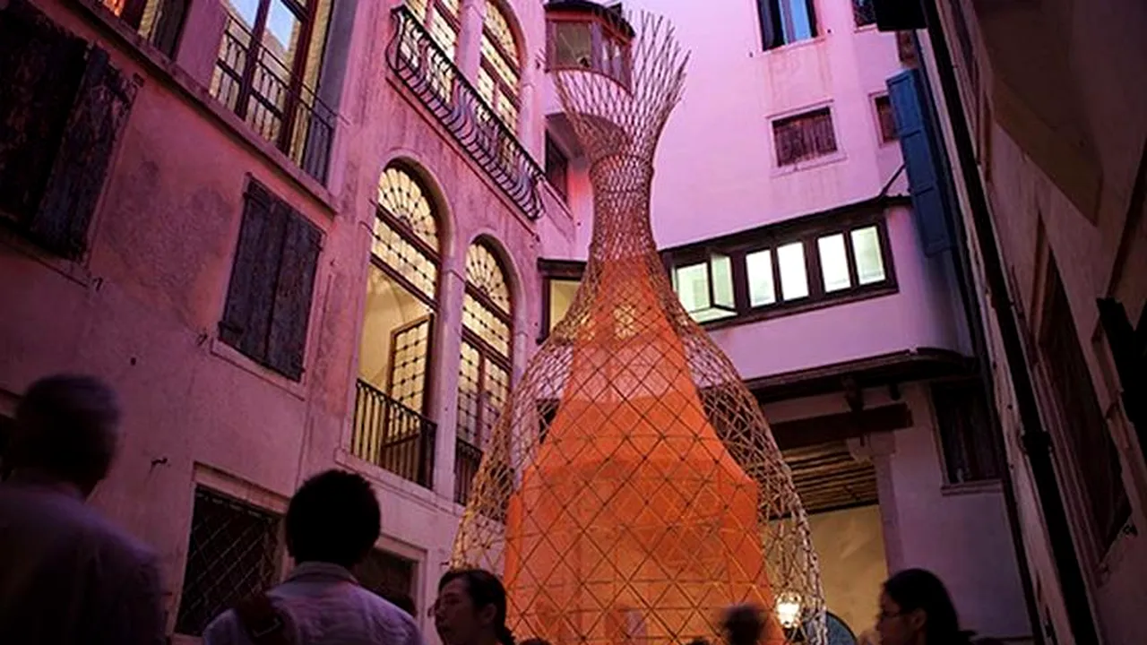 Un inventator susține că poate rezolva problema lipsei apei potabile cu ajutorul unui coș de bambus