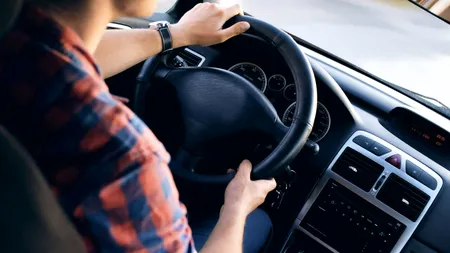 Câți pasageri pot transporta șoferii începători. Mulți nu știu că încalcă LEGEA și riscă să fie sancționați