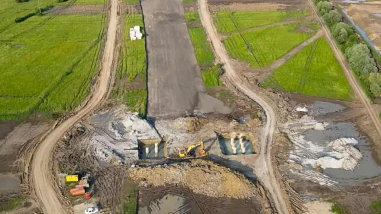 Noua „hartă” a Autostrăzii Unirii, după licitația parafată ieri. Încă un contract semnat pe cel mai dificil lot: 16 tuneluri și 60 de poduri pe 31 km