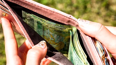 VIDEO | Românii rămân cu tot mai puțini bani în buzunar la finalul lunii. Cum s-a scumpit viața