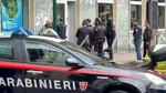 Jaf în plină desfășurare în Napoli. Hoții înarmați s-au baricadat în bancă, poliția este la fața locului