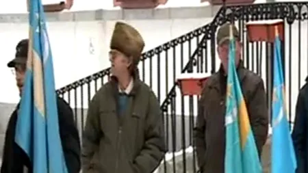 Protest al preoților din Ozun, după ce steagul secuiesc a fost înlăturat de pe Primărie