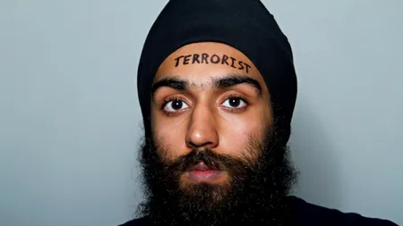 Un proiect fotografic ambițios scoate la lumină insecuritățile și inhibițiile societății contemporane. GALERIE FOTO