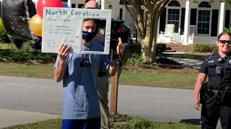 EMOȚIE. Ofițerii de Poliție au oferit unui adolescent în vârstă de 17 ani, permisul de conducere, cu ocazia zilei de naștere