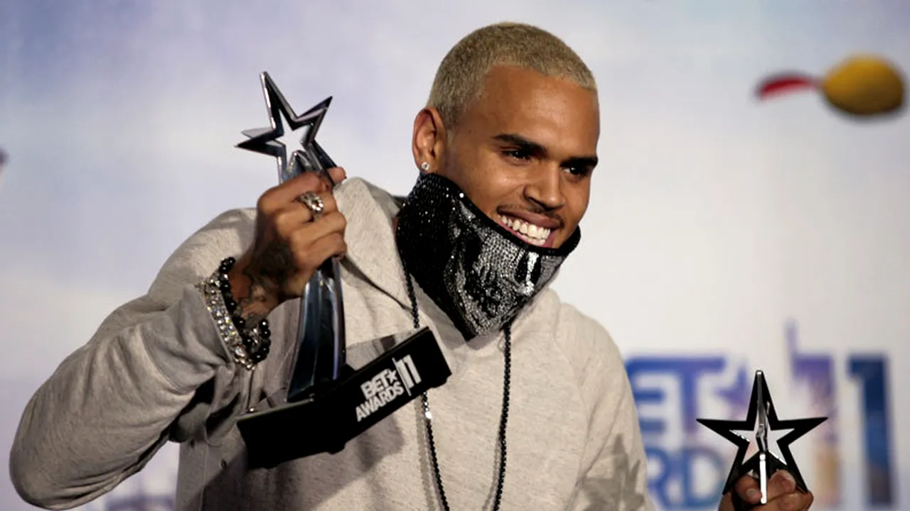 Chris Brown s-a bătut în avion cu bodyguardul său, pe care l-a 