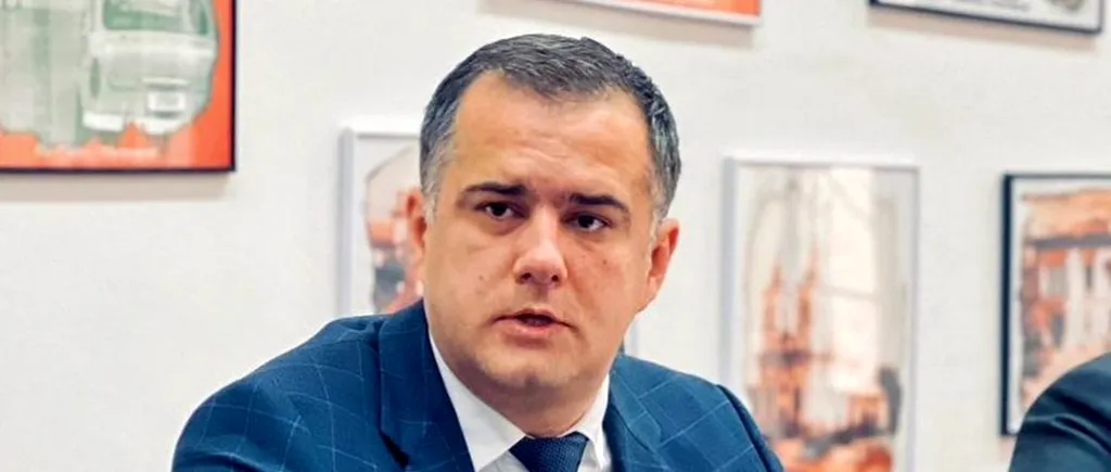 Membrii USR Bacău și rudele primarului Viziteu au împărțit pliante electorale, deși campania s-a ÎNCHEIAT. Poliția s-a autosesizat