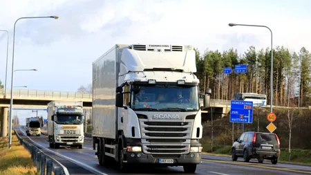 Transportul pentru primele loturi de vaccin anti-Covid către țările Uniunii Europene a început. Camioanele frigorifice, escortate de poliție