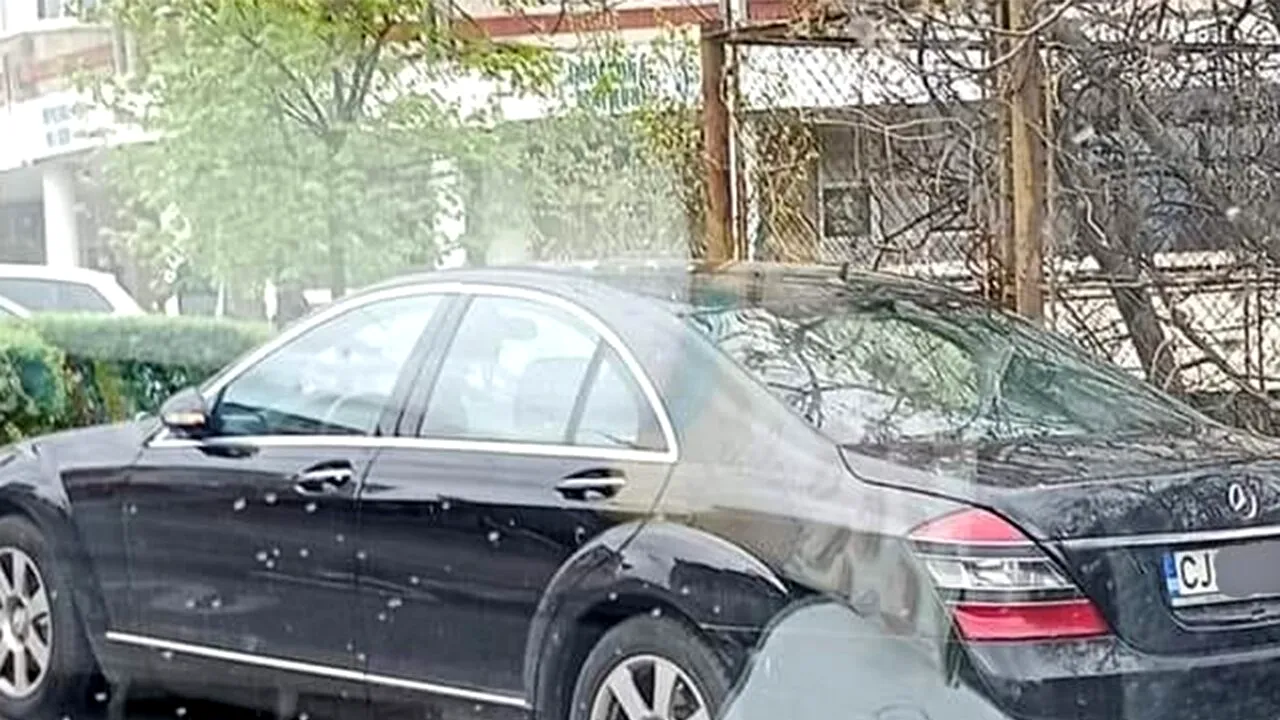 Imaginea devenită virală din Cluj! Unde a putut să-și parcheze Mercedesul de lux un șofer