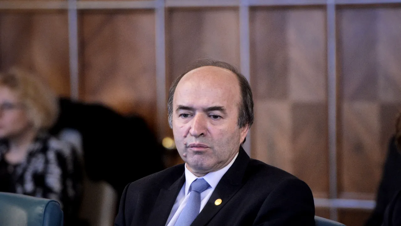 Moțiunea împotriva lui Toader a fost AMÂNATĂ