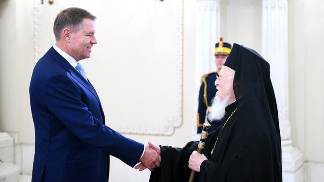 Președintele îi îintâmpină pe patriarhi foto.presidency.ro