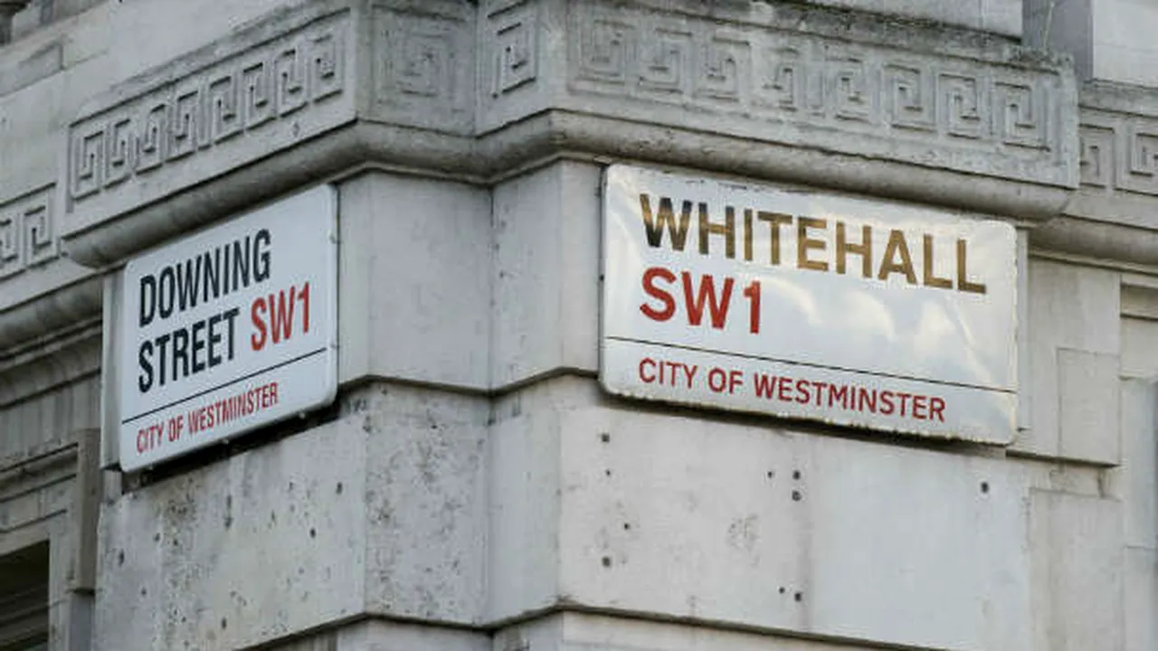 Avertizat că negocierile pentru Brexit pot dura și 10 ani, guvernul britanic se laudă cu un acord rapid cu UE
