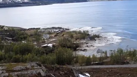 NORVEGIA. Case dintr-un sat, înghițite de mare după o alunecare de teren (VIDEO)
