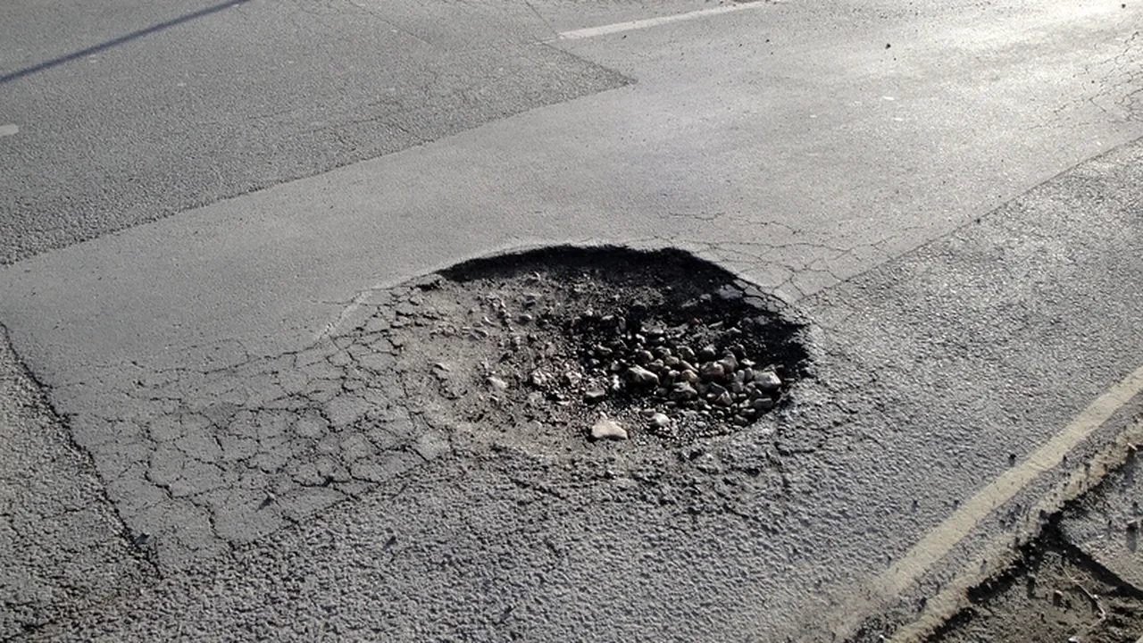 Gropile ar putea deveni istorie. Cimentul „auto-reparator