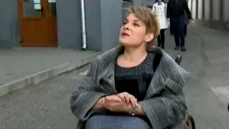 O tânără în scaun cu rotile nu a putut vota, în București. Ce i-au spus oamenii din secție