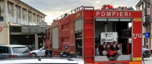 Un apartament din Turnu Măgurele a luat FOC. Zeci de locatari, scoși din locuințe de fumul care a inundat și casa scării