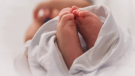 Un bebeluș de 3 luni a fost găsit fără suflare în pătuțul său: „Era rece ca gheața”