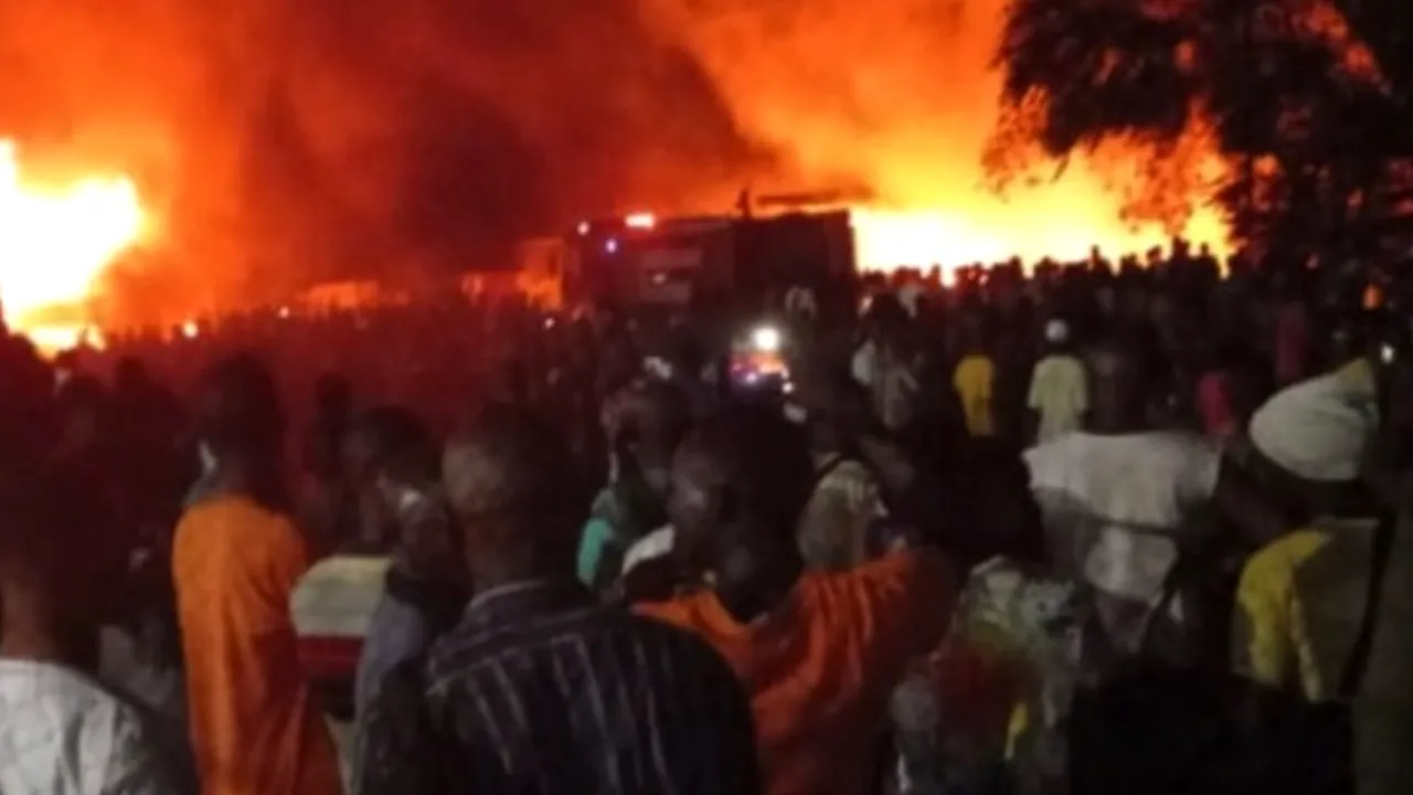 O cisternă de combustibil a explodat într-o zonă industrială din Sierra Leone. Peste 90 de persoane su fost ucise de deflagrație