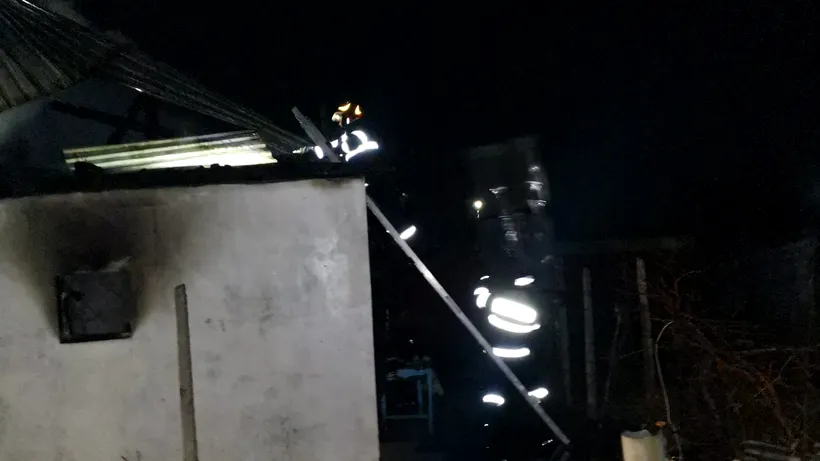 O femeie din județul Tulcea a murit după ce casa i-a luat foc