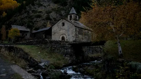 Satul care ascunde mistere nerezolvate și legende cu spirite. Atracția principală, macabră