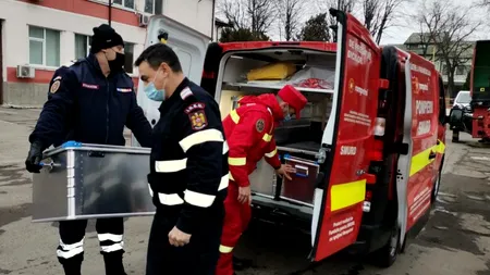 Un bărbat a murit și altul a fost rănit, după ce s-au electrocutat pe un șantier din județul Cluj. Cei doi lucrau pe o platformă aflată la înălțime