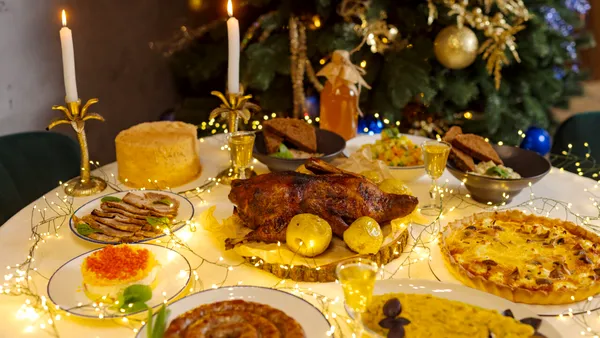 Atenție la ce mâncați de Crăciun! Alimentele care atacă inima și favorizează creșterea în greutate