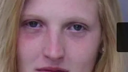 Un bărbat a plătit 60 de dolari pentru o partidă de sex, dar s-a ales cu mai multe lovituri de ciocan în cap. Prostituata și-a chemat complicii în ajutor, care l-au lăsat pe naiv fără telefon și bani