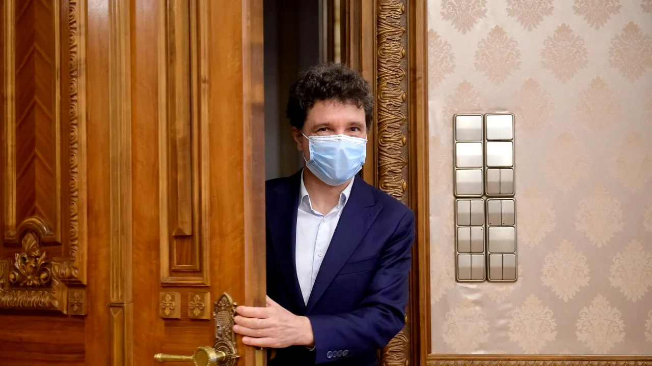 Nicușor Dan, reacție după ce Gabriela Firea l-a acuzat că a lăsat 90 de familii în beznă: „Construcția este vădit ilegală. Cea mai mare problemă este securitatea la incendiu”