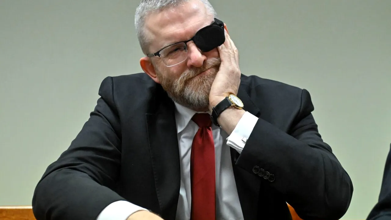 Liderul extremei drepte poloneze, care spunea că Auschwitz e o „invenție