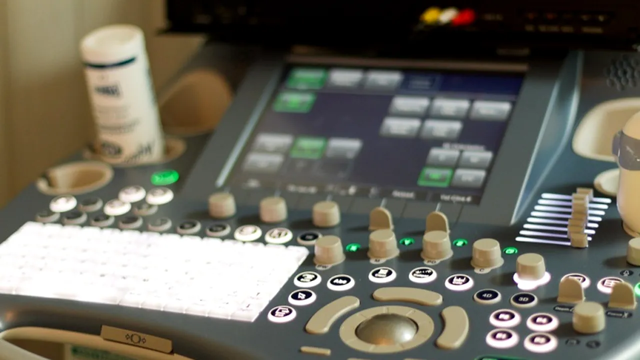 Valoarea ecografică în depistarea precoce a displaziei luxante de șold